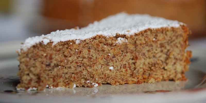 Traditional recipe from Mallorca: Almond cake